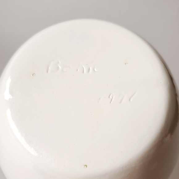 Vintage Beautiful & Simple Beauty Ivory Ceramic Ginger Jar - Picture 5 of 8